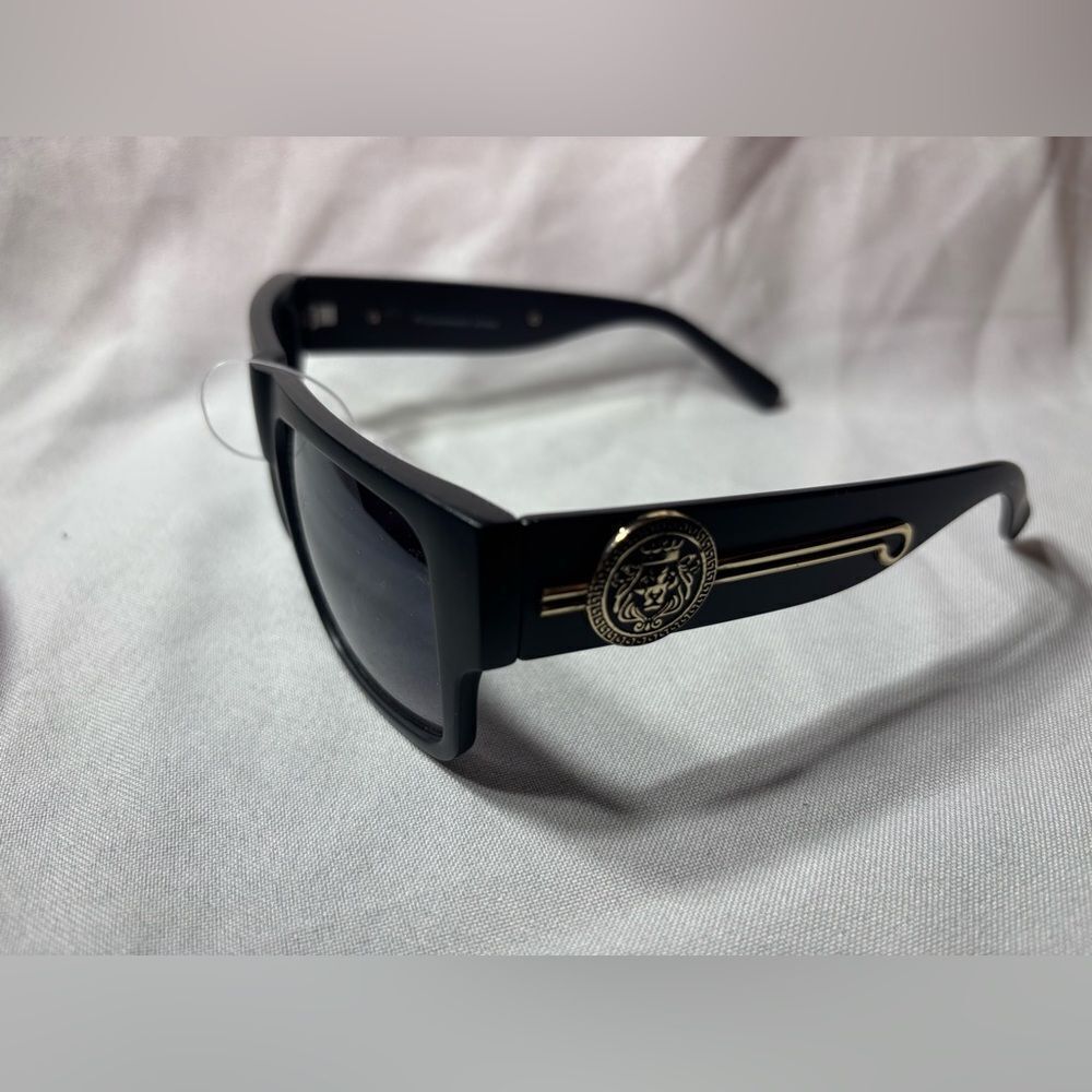 New Classic Hip Hop Rapper Gangster SUN GLASSES Black Frame Gold Medallion Dark